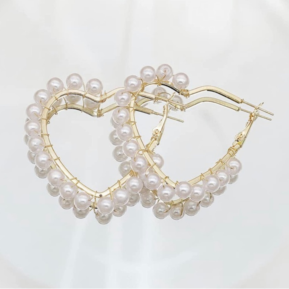 💎 Gold Pearl Heart Hoop Earrings